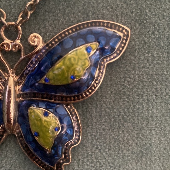 Butterfly Necklace - Picture 4 of 6